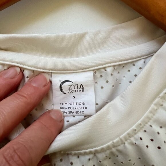 Zyia Active White Chill Tank Top - Picture 4 of 4